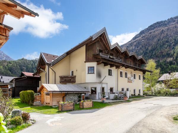 Außenseite Ferienhaus [Sommer]