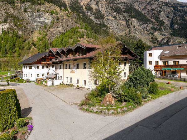 Außenseite Ferienhaus [Sommer]