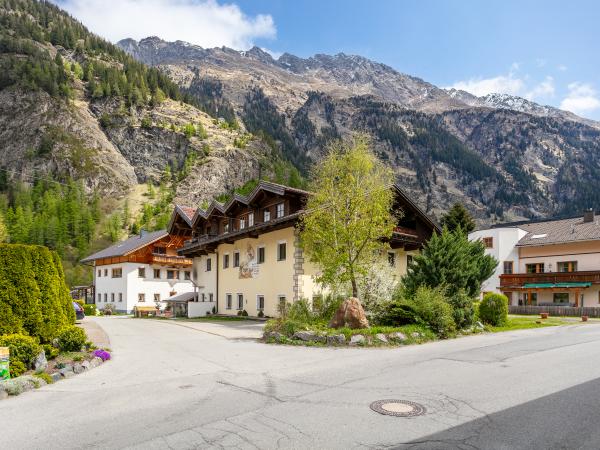 Außenseite Ferienhaus [Sommer]