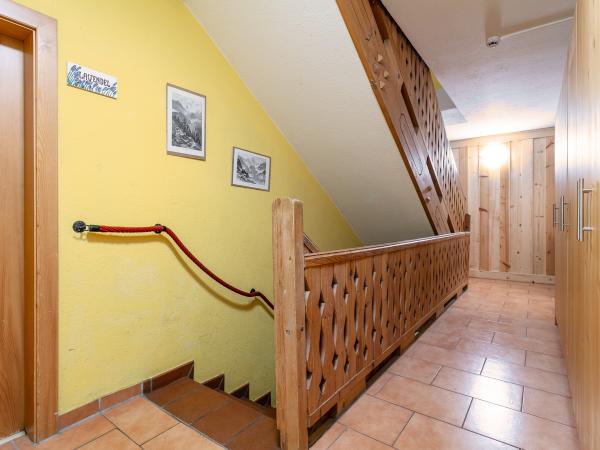 Entrance / Reception