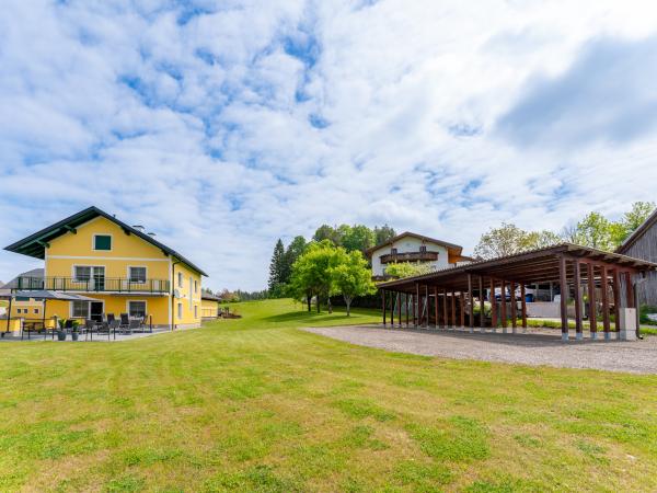 Außenseite Ferienhaus [Sommer]