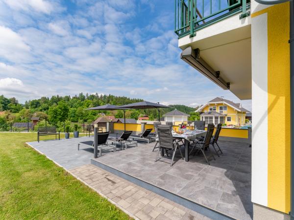 Außenseite Ferienhaus [Sommer]