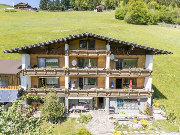 Außenseite Ferienhaus [Sommer]
