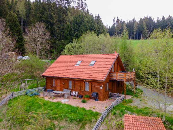 Außenseite Ferienhaus [Sommer]