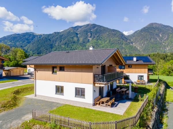Außenseite Ferienhaus [Sommer]