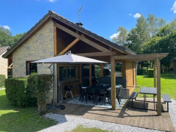 Außenseite Ferienhaus [Sommer]