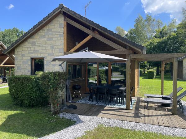 Außenseite Ferienhaus [Sommer]