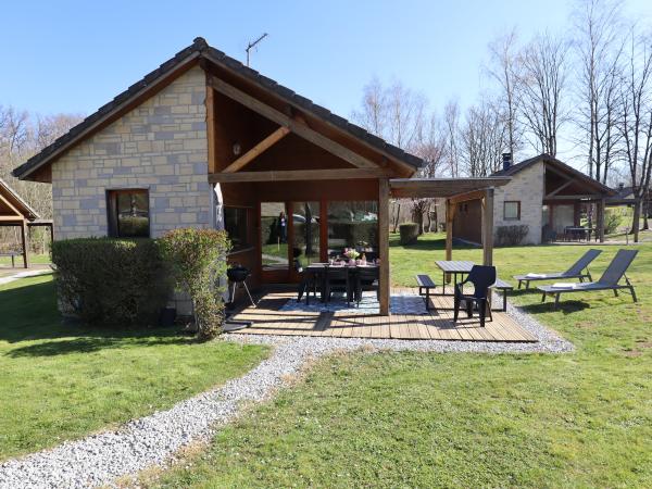 Außenseite Ferienhaus [Sommer]