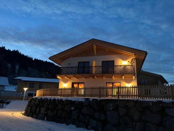 Außenseite Ferienhaus [Winter]