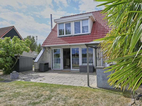 Außenseite Ferienhaus [Sommer]