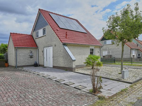 Außenseite Ferienhaus [Sommer]