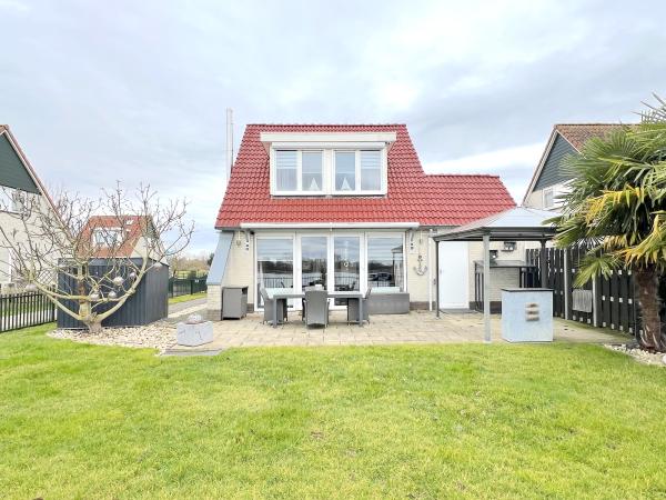 Außenseite Ferienhaus [Sommer]