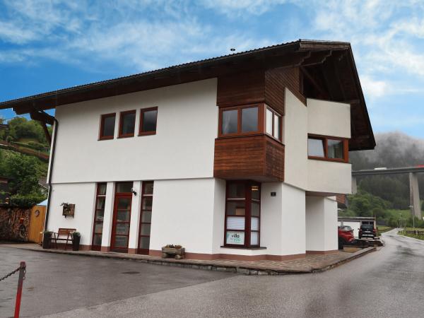 Außenseite Ferienhaus [Sommer]