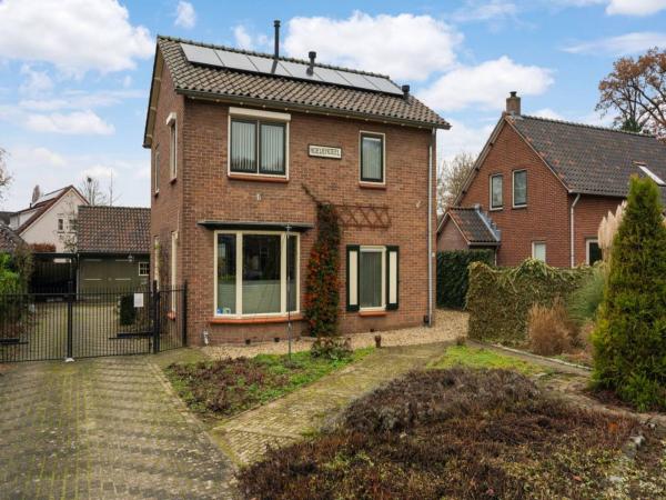 Außenseite Ferienhaus [Sommer]