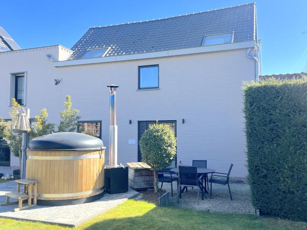Außenseite Ferienhaus [Sommer]