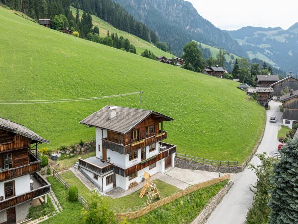 Außenseite Ferienhaus [Sommer]