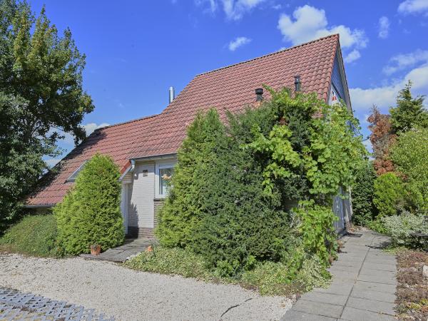 Außenseite Ferienhaus [Sommer]