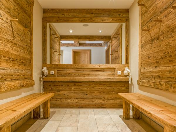 Entrance / Reception