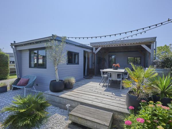 Außenseite Ferienhaus [Sommer]