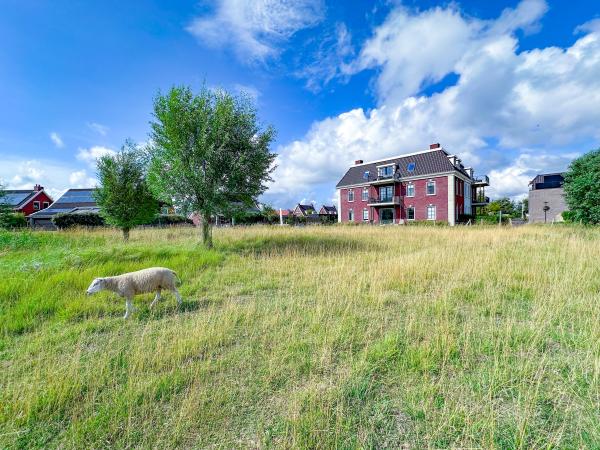 Immediate Surroundings [summer] (<1 km)