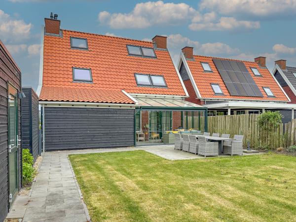 Außenseite Ferienhaus [Sommer]