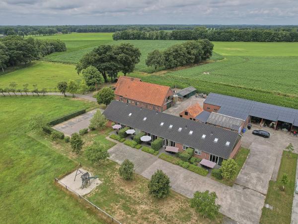 Außenseite Ferienhaus [Sommer]