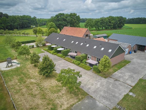 Außenseite Ferienhaus [Sommer]