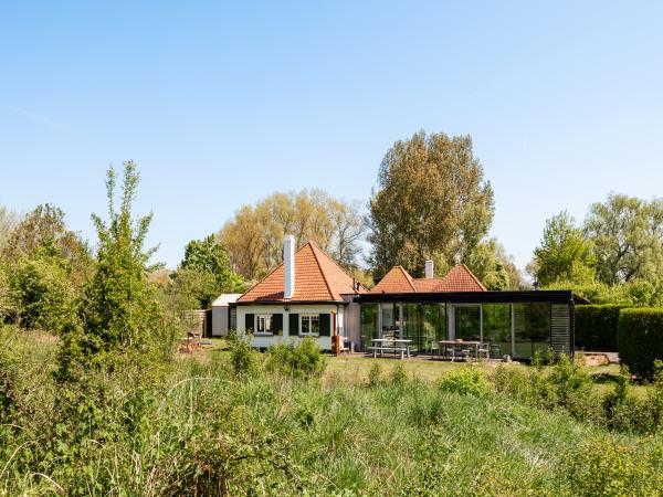 Außenseite Ferienhaus [Sommer]