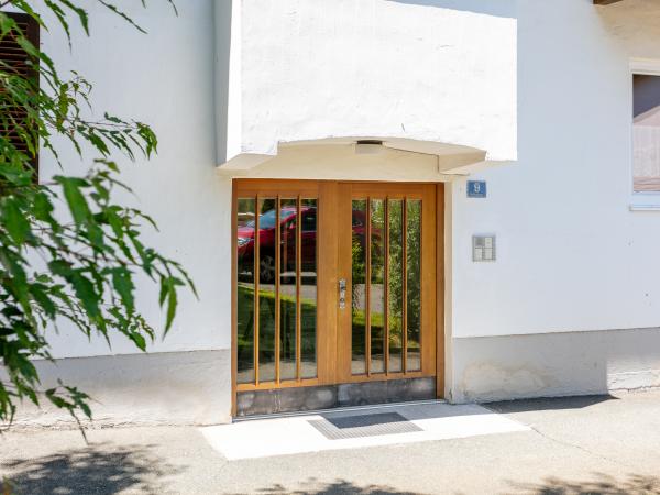 Außenseite Ferienhaus [Sommer]
