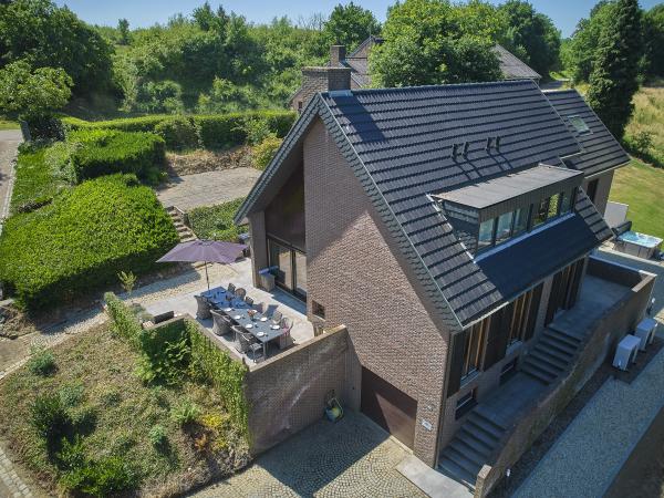 Außenseite Ferienhaus [Sommer]