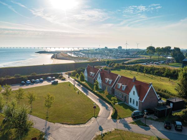 Außenseite Ferienhaus [Sommer]