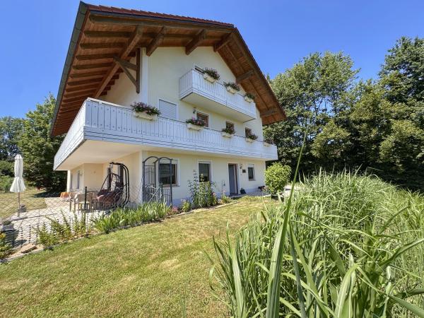 Außenseite Ferienhaus [Sommer]