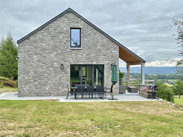 Außenseite Ferienhaus [Sommer]