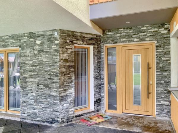 Entrance / Reception