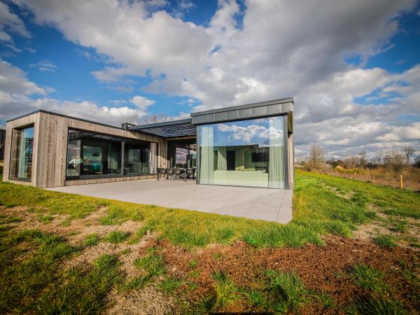 Außenseite Ferienhaus [Sommer]