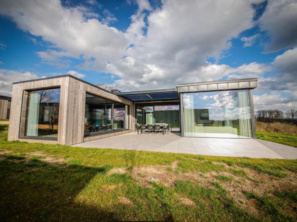 Außenseite Ferienhaus [Sommer]