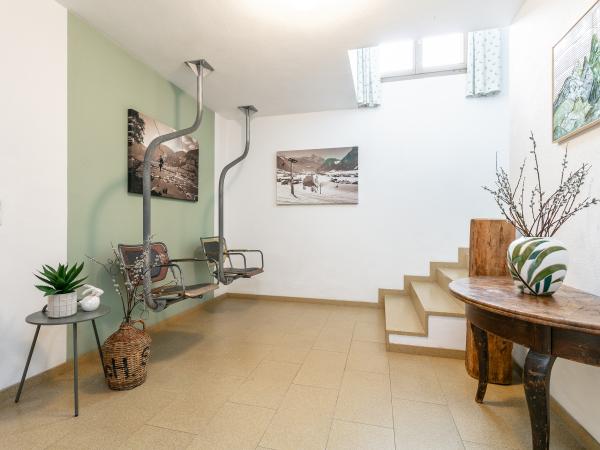 Entrance / Reception
