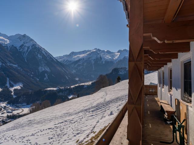 Außenseite Ferienhaus [Winter]