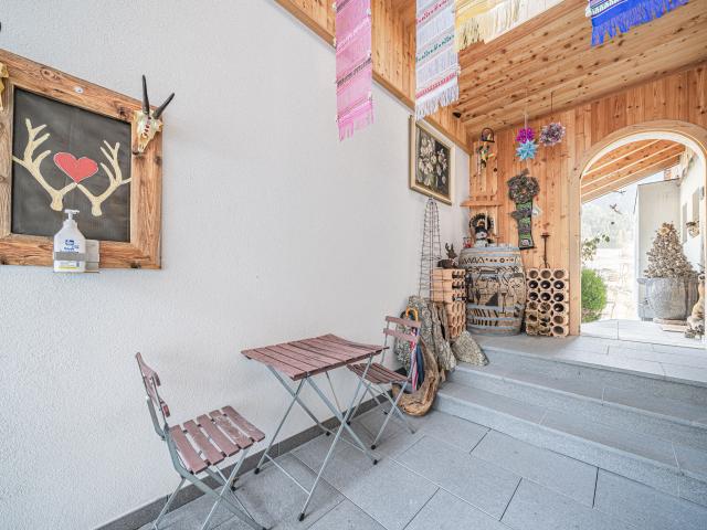 Entrance / Reception