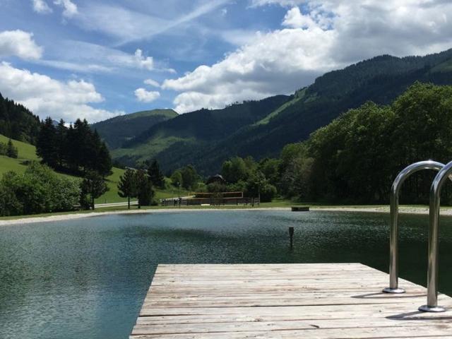 Surroundings (1-5 km)