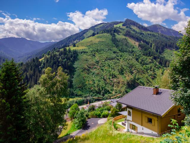 Außenseite Ferienhaus [Sommer]