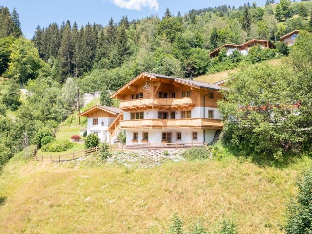 Außenseite Ferienhaus [Sommer]