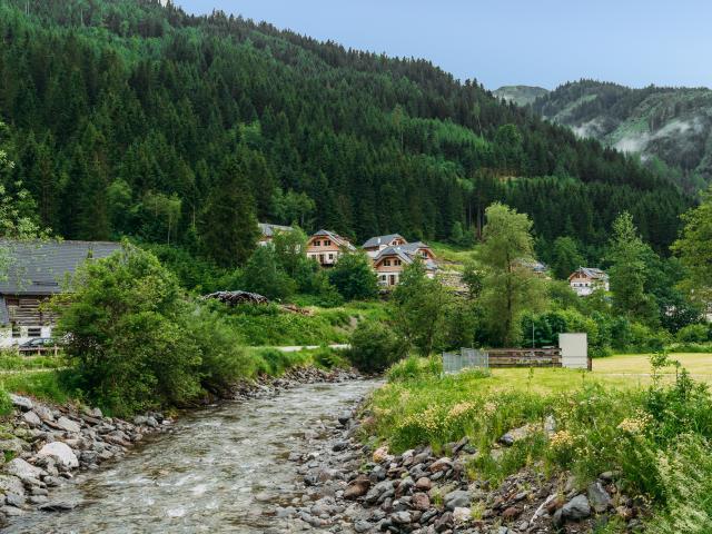 Surroundings (1-5 km)