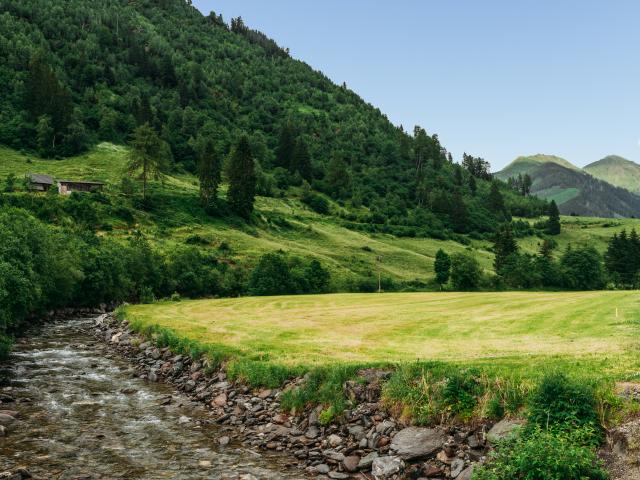 Surroundings (1-5 km)