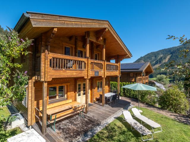 Außenseite Ferienhaus [Sommer]