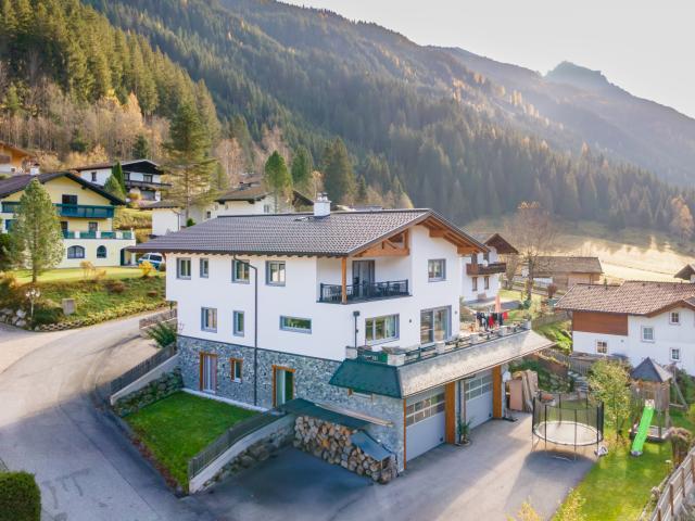 Außenseite Ferienhaus [Sommer]