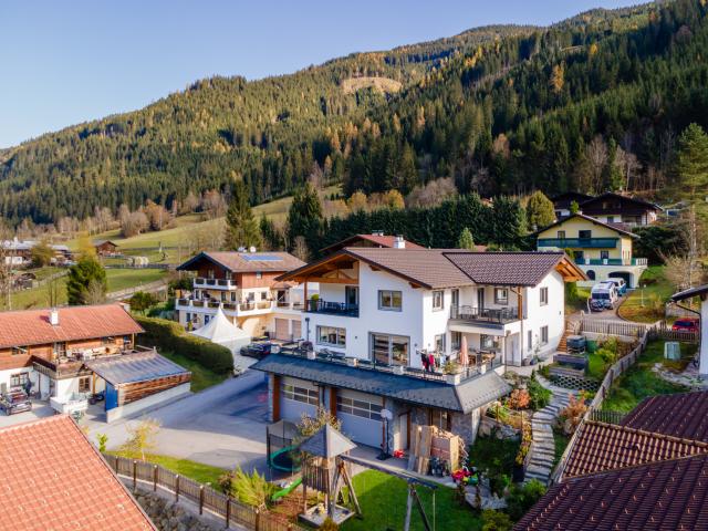 Außenseite Ferienhaus [Sommer]