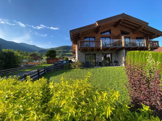 Außenseite Ferienhaus [Sommer]