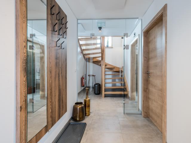 Entrance / Reception