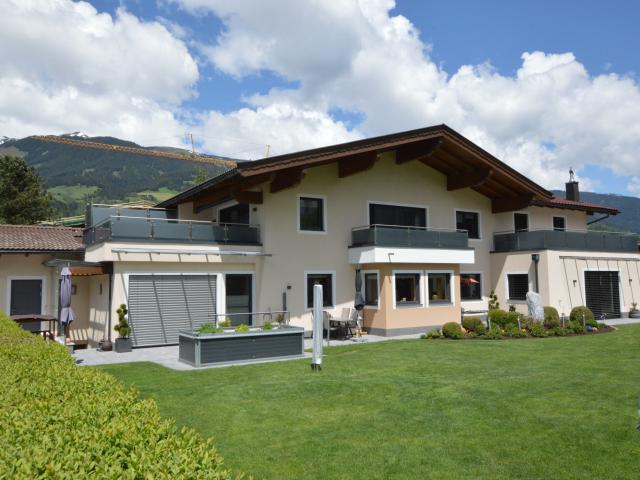 Außenseite Ferienhaus [Sommer]